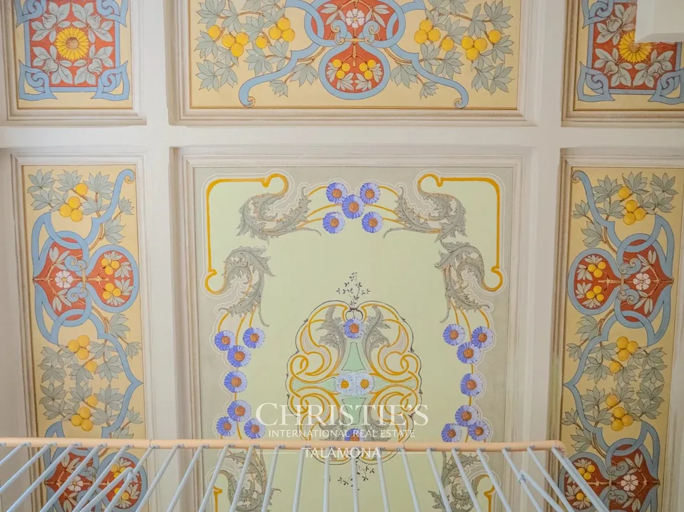 Elegant Villa for Renovation with Sea View in Zoagli