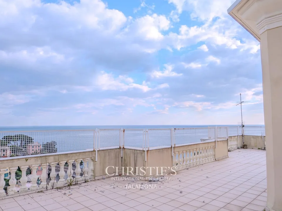Elegant Villa for Renovation with Sea View in Zoagli