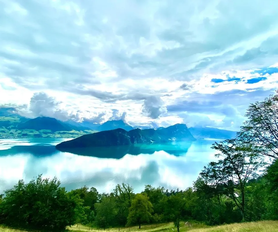 Parcello di costruzione unico e grande con progetto di costruzione con vista sul lago di Lucerna