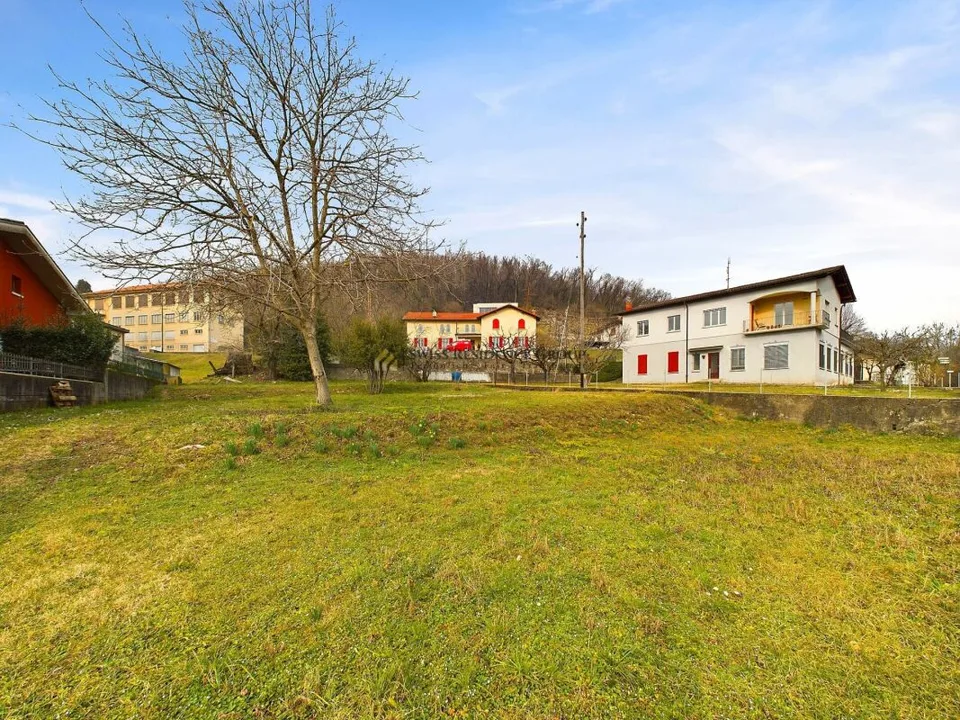 Terreno Edificabile ad Arzo - Opportunità Unica per la Costruzione della Tua Casa dei Sogni