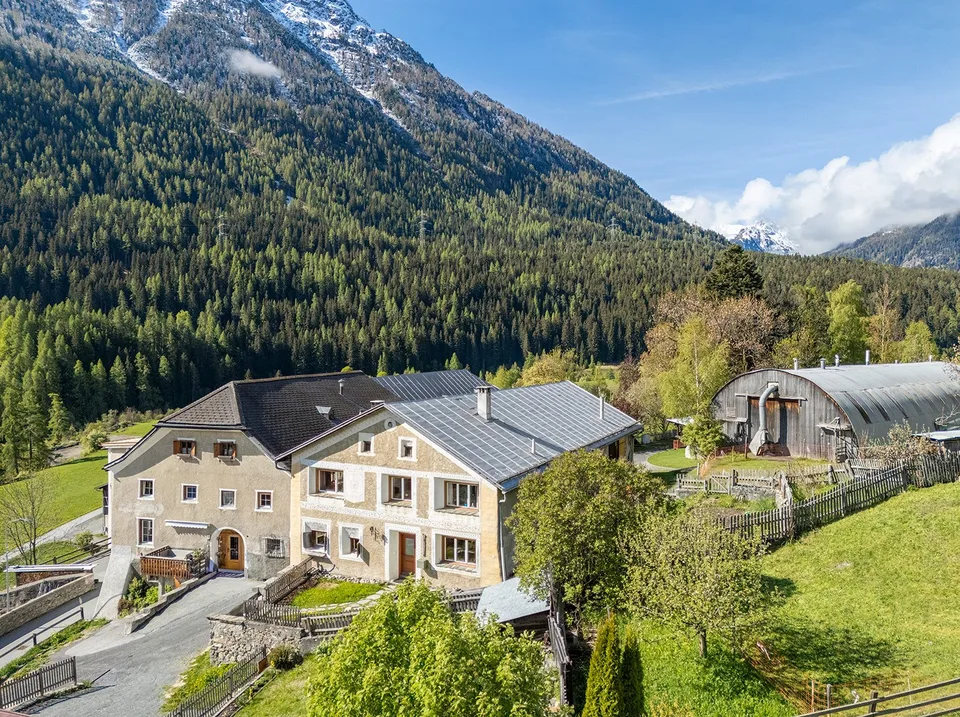 Malerisches Mehrgenerationenhaus im Engadin