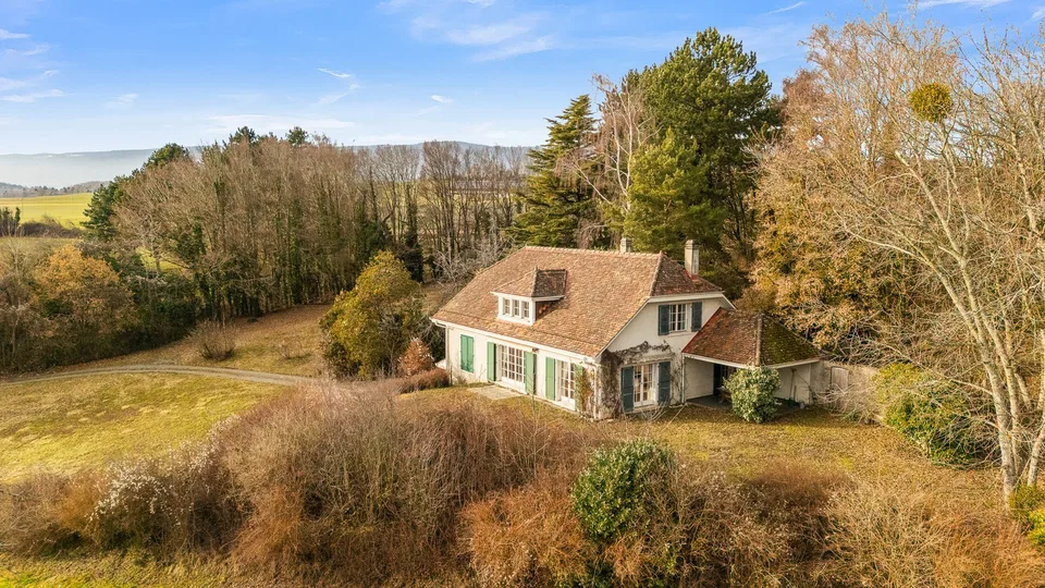 Magnifique villa à rénover au milieu des vignes avec vue exceptionnelle sur le lac et les alpes