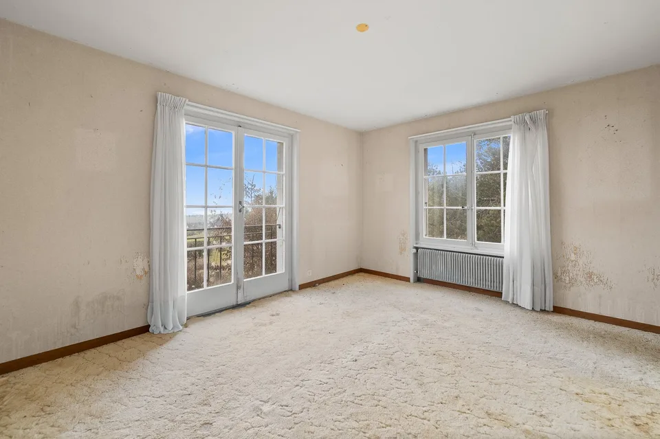 Prachtvolle Villa zur Renovierung mitten in den Weinbergen mit außergewöhnlichem Blick auf den See und die Alpen – Foto 9 von 15