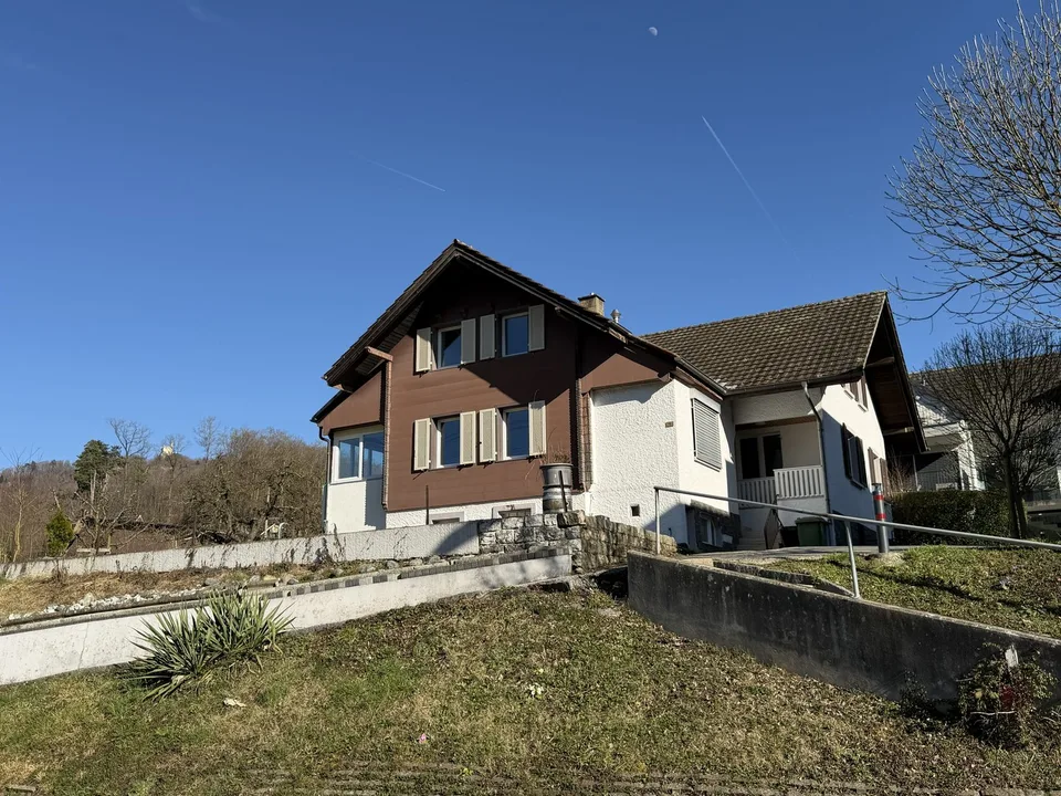 5.5-Zi.-Einfamilienhaus sucht Handwerker