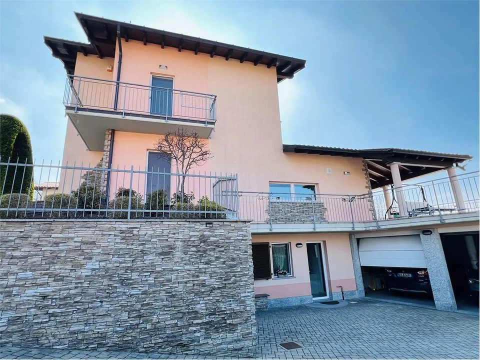 Villa zur Verkauf in Marchirolo