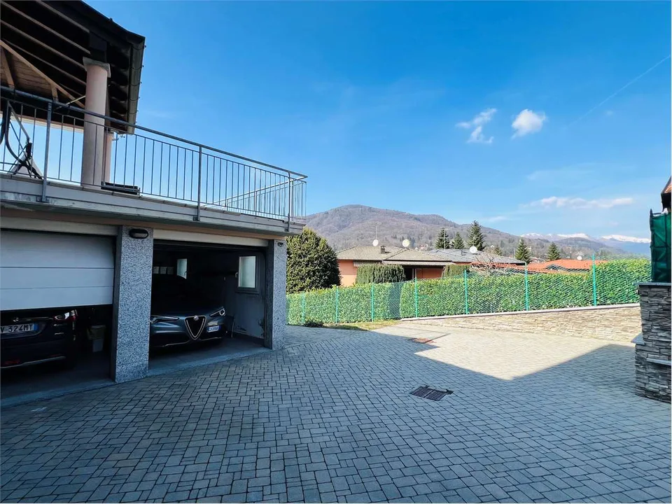 Villa zur Verkauf in Marchirolo