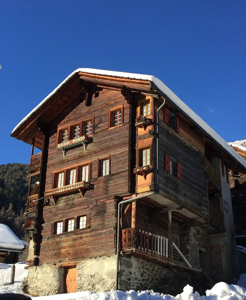A rénover entièrement, Chalet traditionnel de 7 pièces - Anniviers