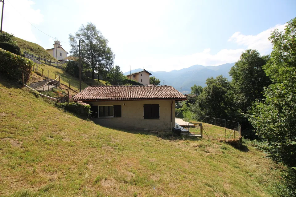VALCOLLA - VENDESI CASA UNIFAMILIARE PARZ.  AMMOBILIATA