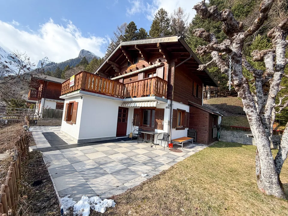 Südwest ausgerichtetes Chalet am Waldrand in Ovronnaz/Valais – Foto 17 von 22