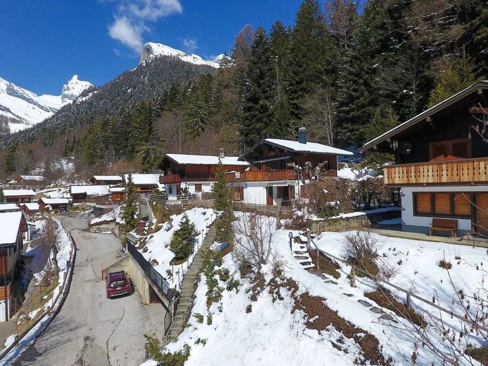 Südwest ausgerichtetes Chalet am Waldrand in Ovronnaz/Valais – Foto 18 von 22