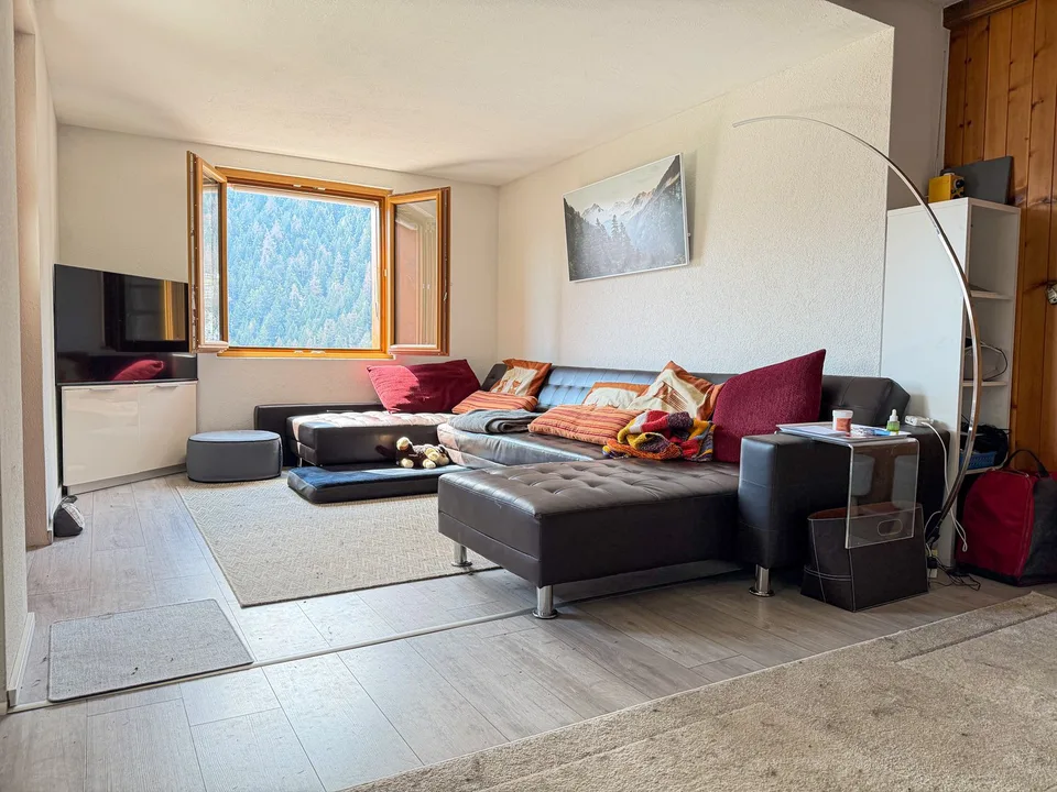 Chalet orientato a sud-ovest ai margini della foresta a Ovronnaz/Valais