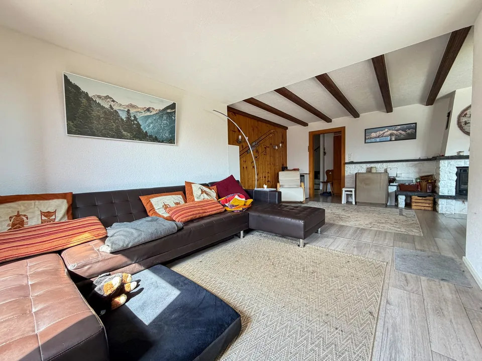 Chalet orientato a sud-ovest ai margini della foresta a Ovronnaz/Valais