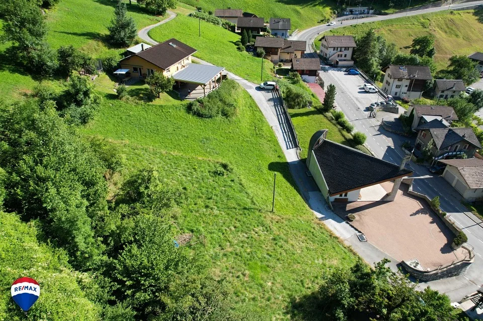 1 Villa-chalet de 2 appartements à construire.