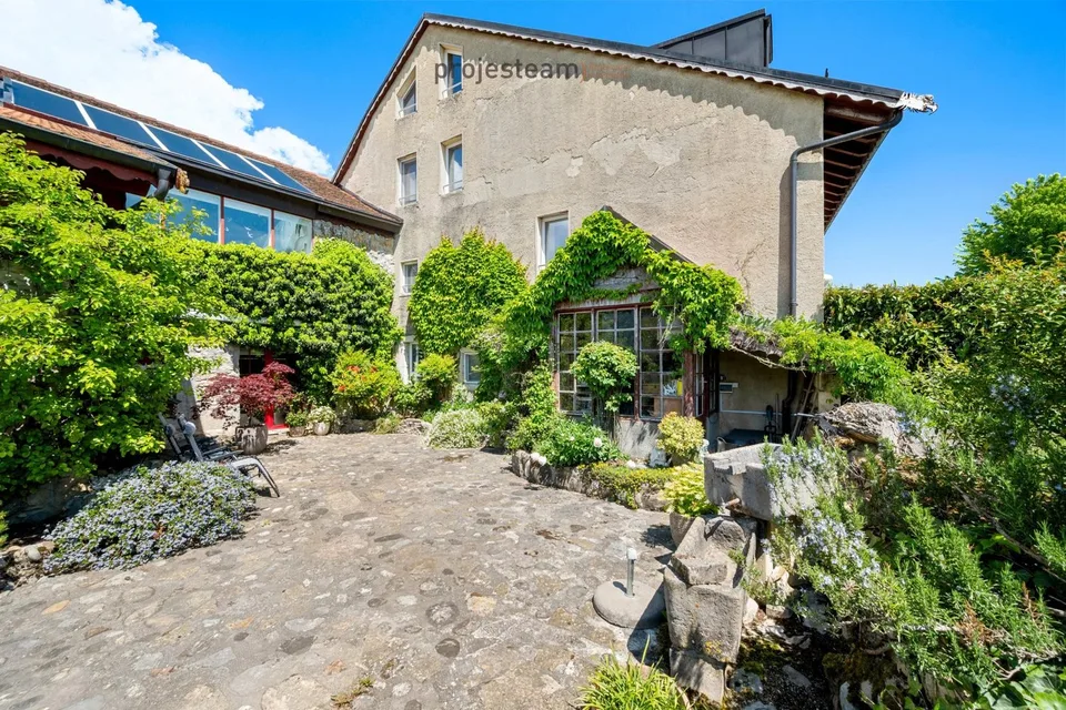 2 appartamenti 84m2 e 181m2, riuniti in un triplex in una fattoria ristrutturata