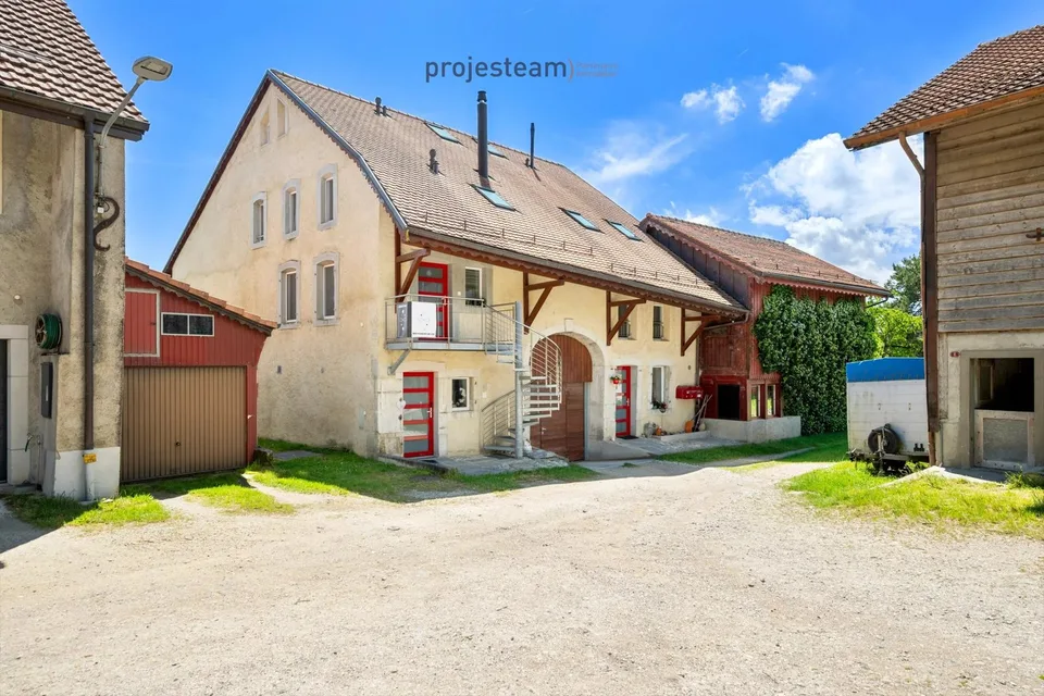 2 appartamenti 84m2 e 181m2, riuniti in un triplex in una fattoria ristrutturata