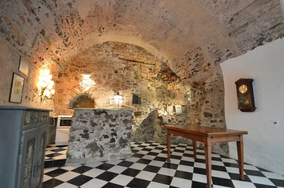 Stilvoll renovierte Residenz im historischen Dorfkern von Morcote – Foto 14 von 16