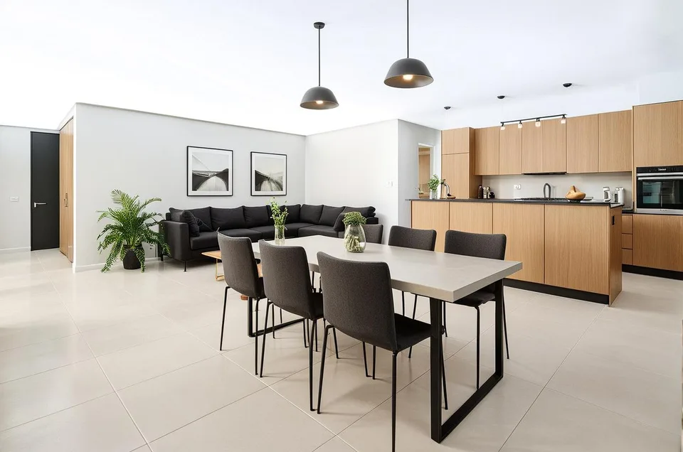 ARCHITETTURA MODERNA, GRANDI SPAZI E GIARDINO ESCLUSIVO