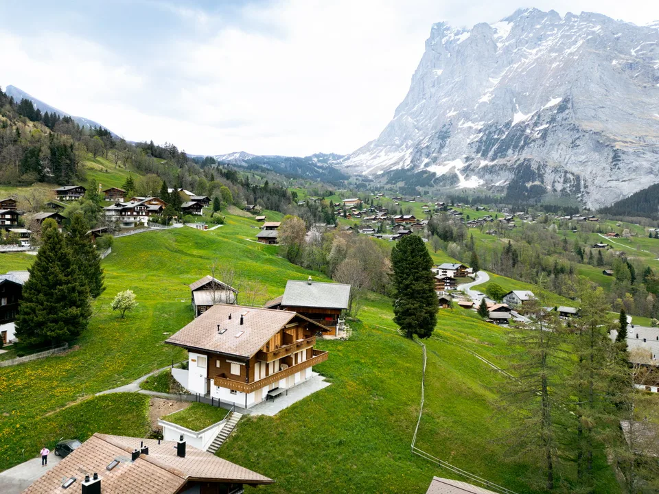 Charming 2.5-room apartment with breathtaking mountain views in Grindelwald – photo 11 of 12