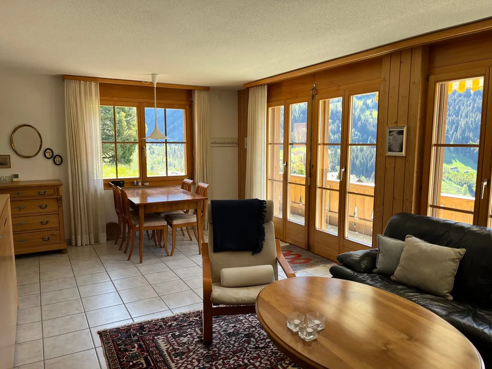 Incantevole appartamento di 2.5 locali con vista mozzafiato sulle montagne a Grindelwald