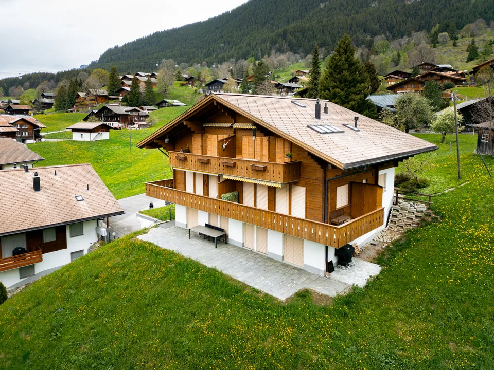 Charming 2.5-room apartment with breathtaking mountain views in Grindelwald – photo 12 of 12