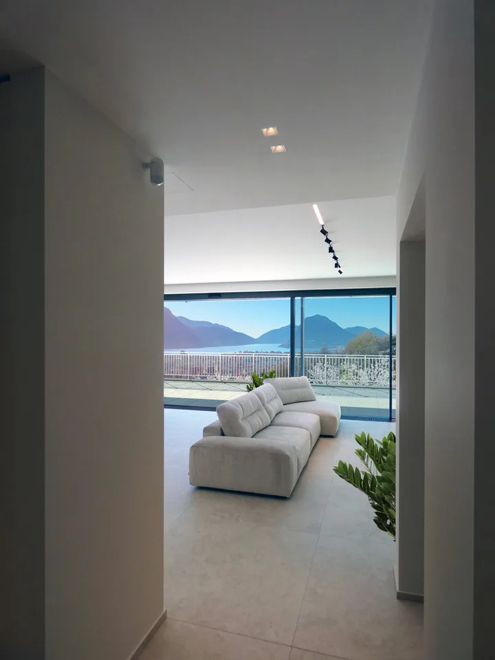 Proprietà di pregio con vista lago – Porza