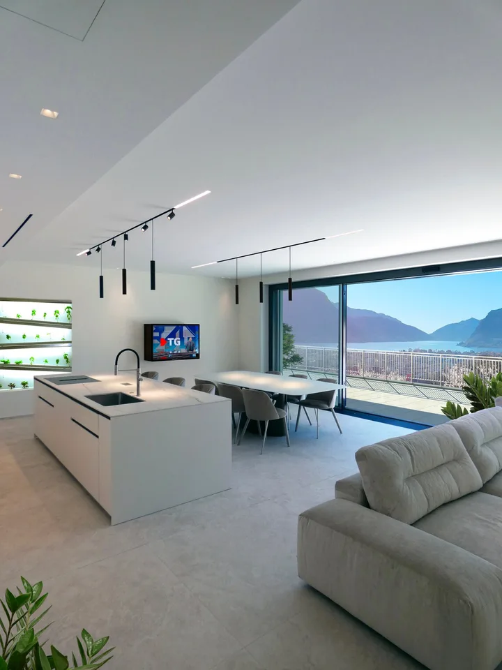 Proprietà di pregio con vista lago – Porza