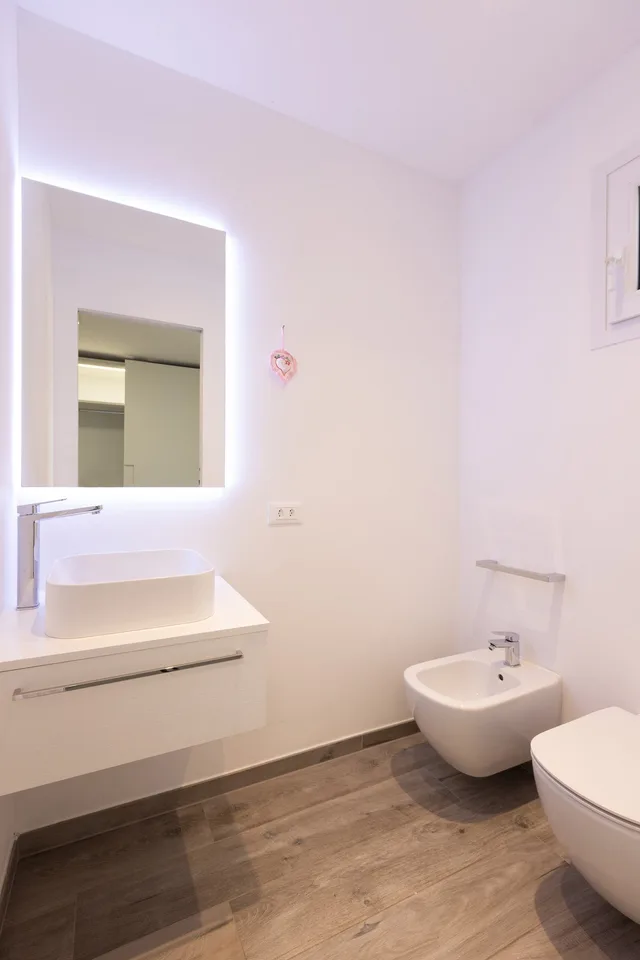 Moderne Villa mit Pool und großem Grundstück 1000 m² – Foto 16 von 16