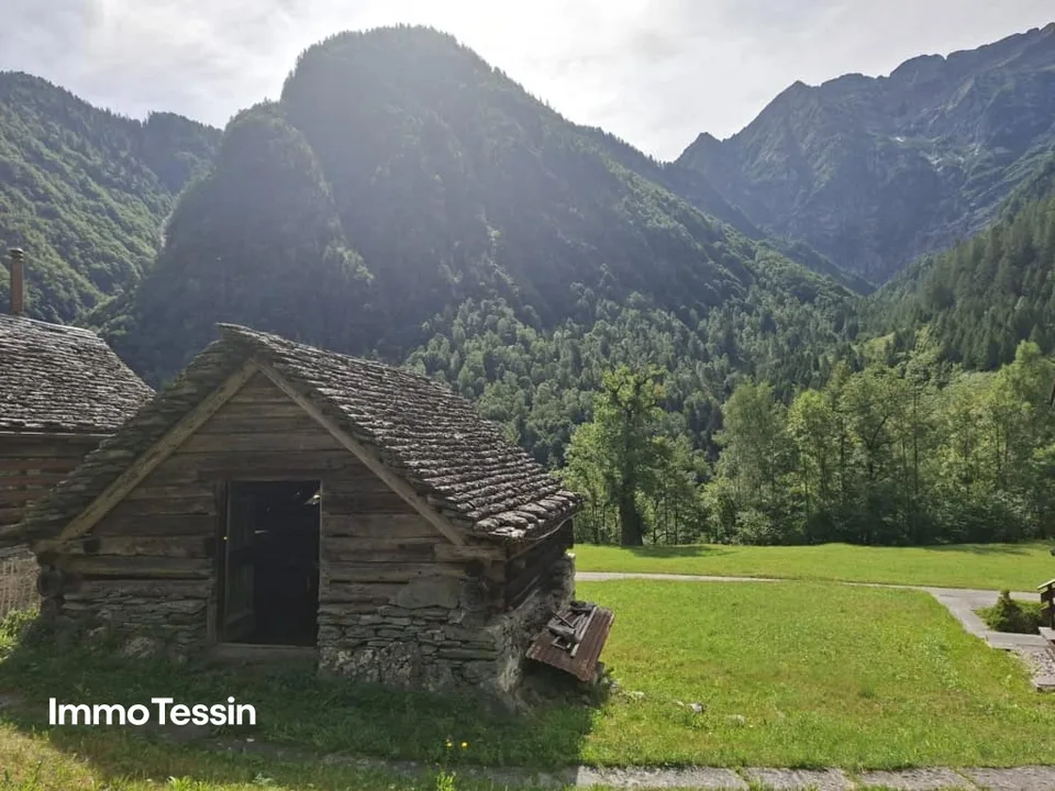 Rückzugsort im Maggiatal, Rustico mit 3000 m² Land an ruhiger Lage umgeben von einer atemberaubenden Naturkulisse