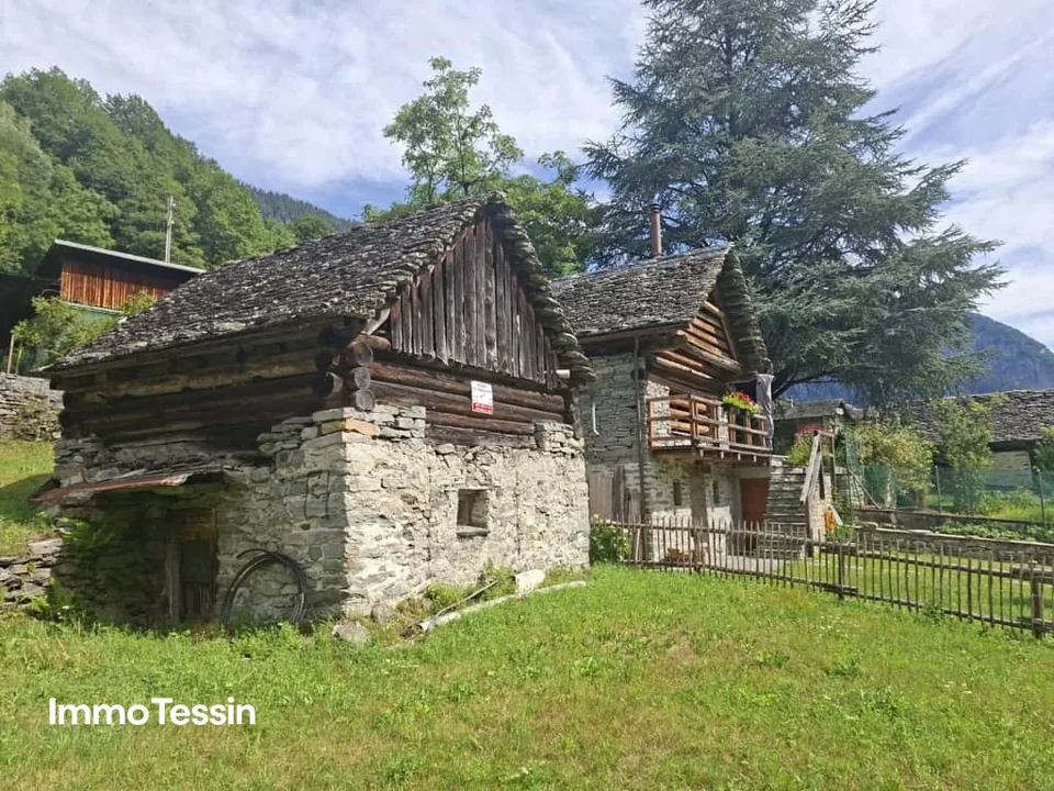 Rückzugsort im Maggiatal, Rustico mit 3000 m² Land an ruhiger Lage umgeben von einer atemberaubenden Naturkulisse