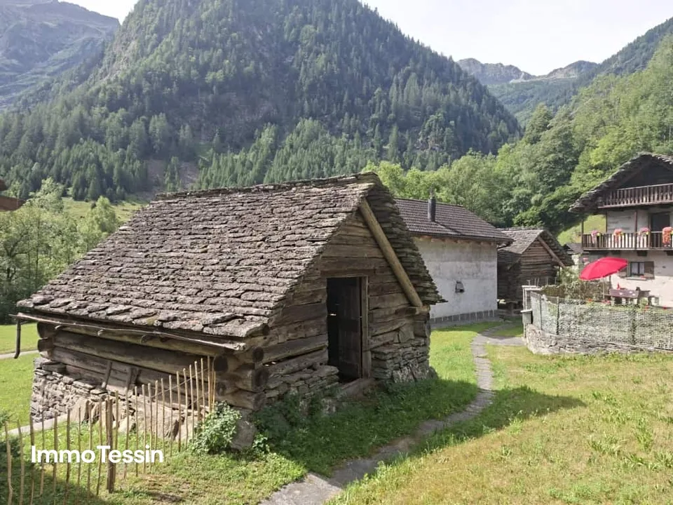 Rückzugsort im Maggiatal, Rustico mit 3000 m² Land an ruhiger Lage umgeben von einer atemberaubenden Naturkulisse
