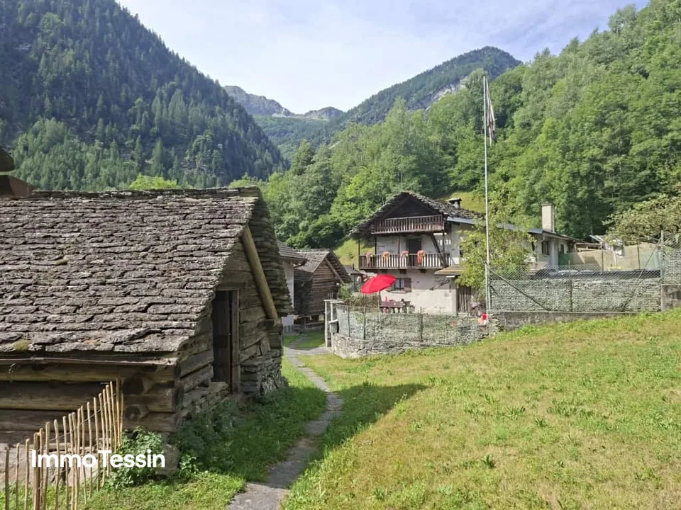 Rückzugsort im Maggiatal, Rustico mit 3000 m² Land an ruhiger Lage umgeben von einer atemberaubenden Naturkulisse