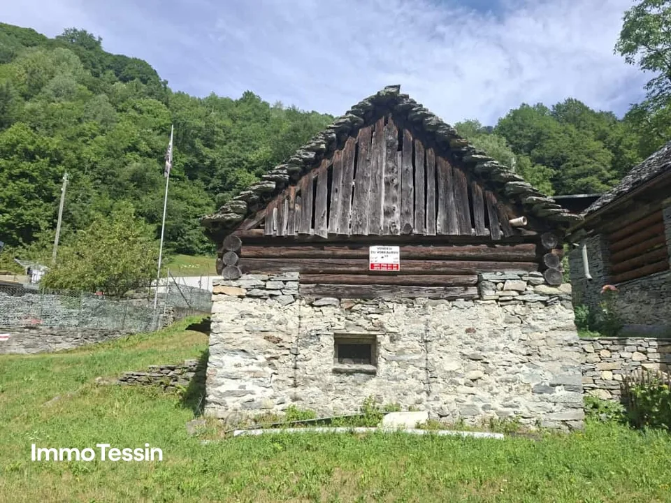 Ritiro nella valle di Maggia, rustico con 3000 m² di terra in una posizione tranquilla circondata da una natura mozzafiato – foto 6 di 13