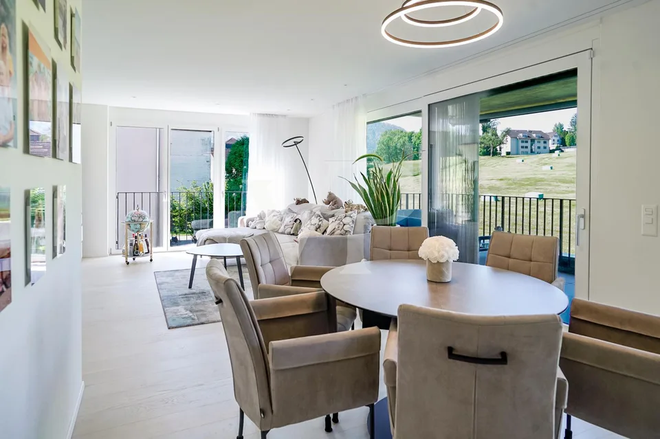 Helle 3.5 Zimmer Wohnung - ein Traum in Weiss und Creme