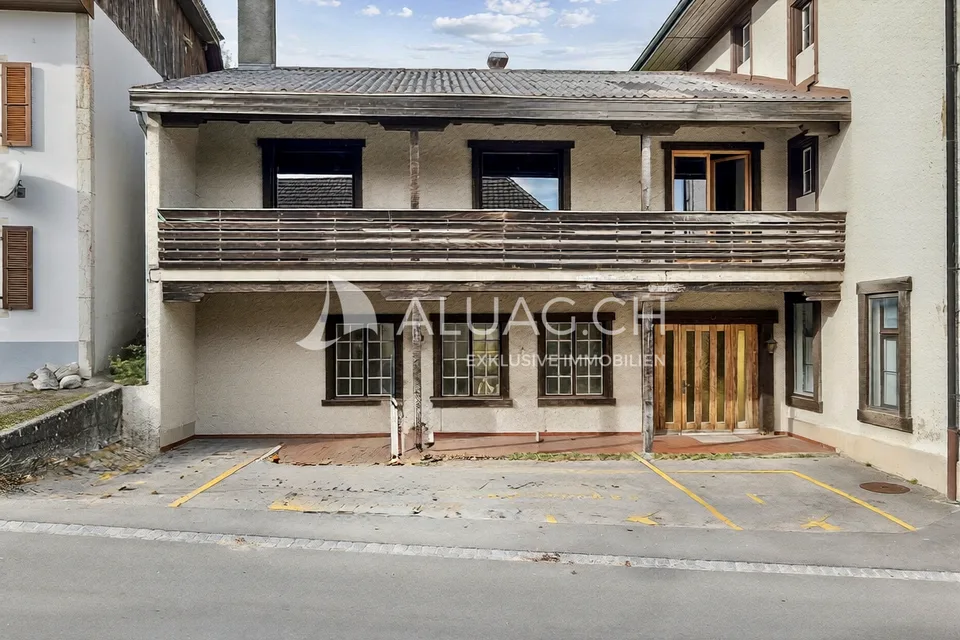 HAUS MIT 2 LOFTS ZUR RENOVATION