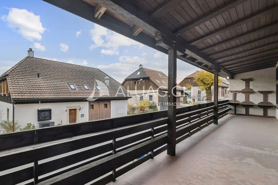 HAUS MIT 2 LOFTS ZUR RENOVATION