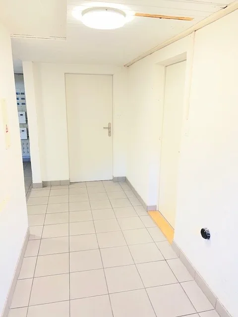 3 ateliers avec WC/lavabo séparés au sous-sol à vendre à Neuenegg
