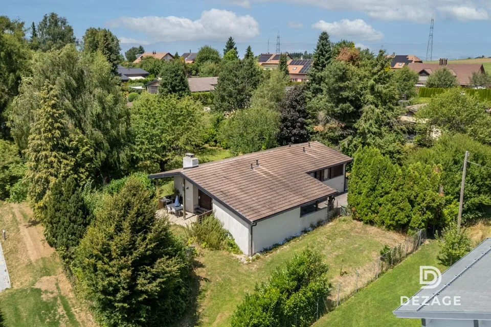 Maison à rénover avec potentiel d'agrandissement sur une vaste parcelle arborée !