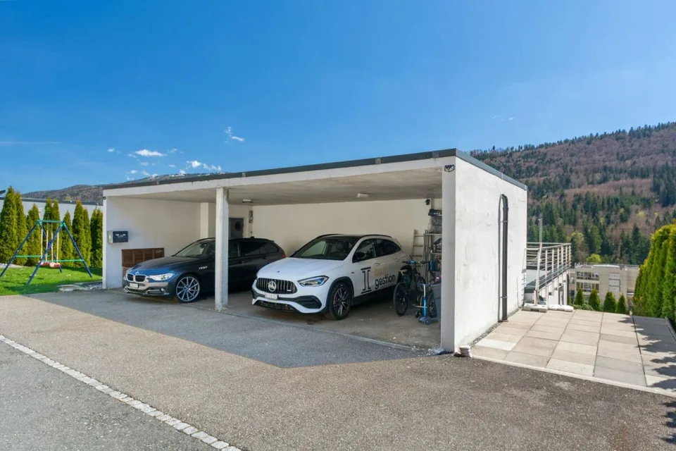 St-Imier, prächtige 5.5-Zimmer-Villa mit Garten und Carport