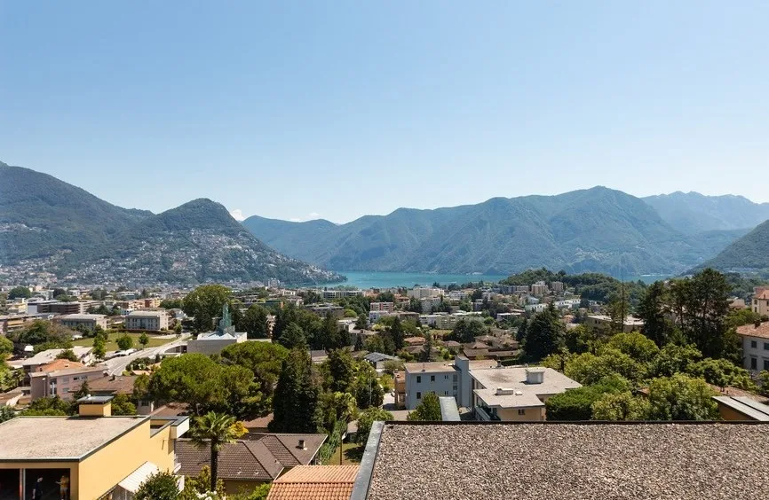 VILLA CON VISTA LAGO