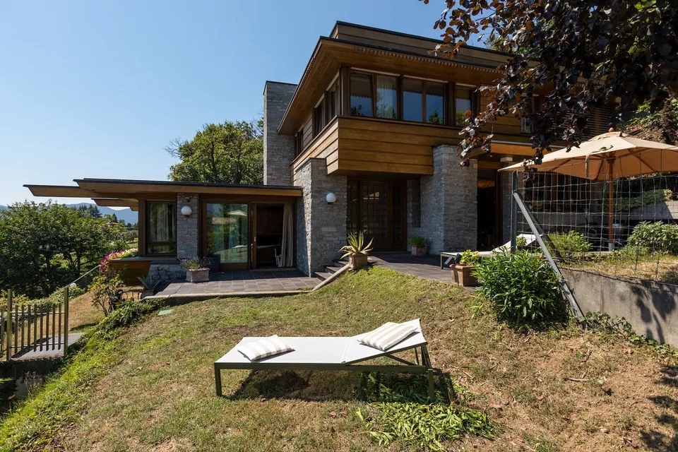 VILLA CON VISTA LAGO