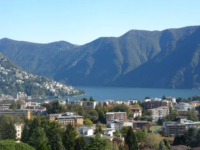 VILLA CON VISTA LAGO