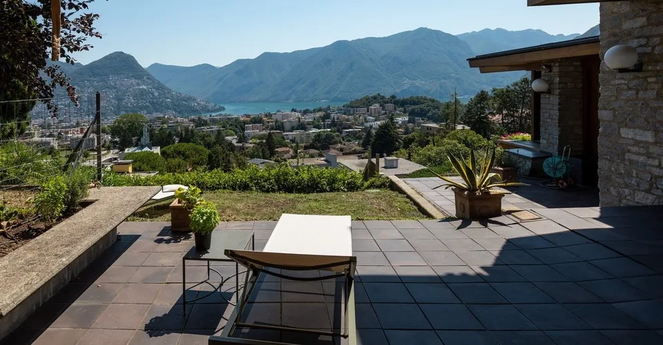 VILLA CON VISTA LAGO