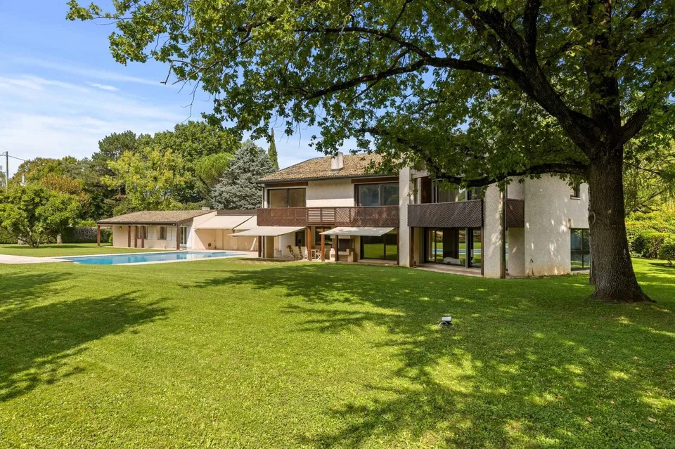 Propriété d'exception dans l'exclusif Hameau de Villette