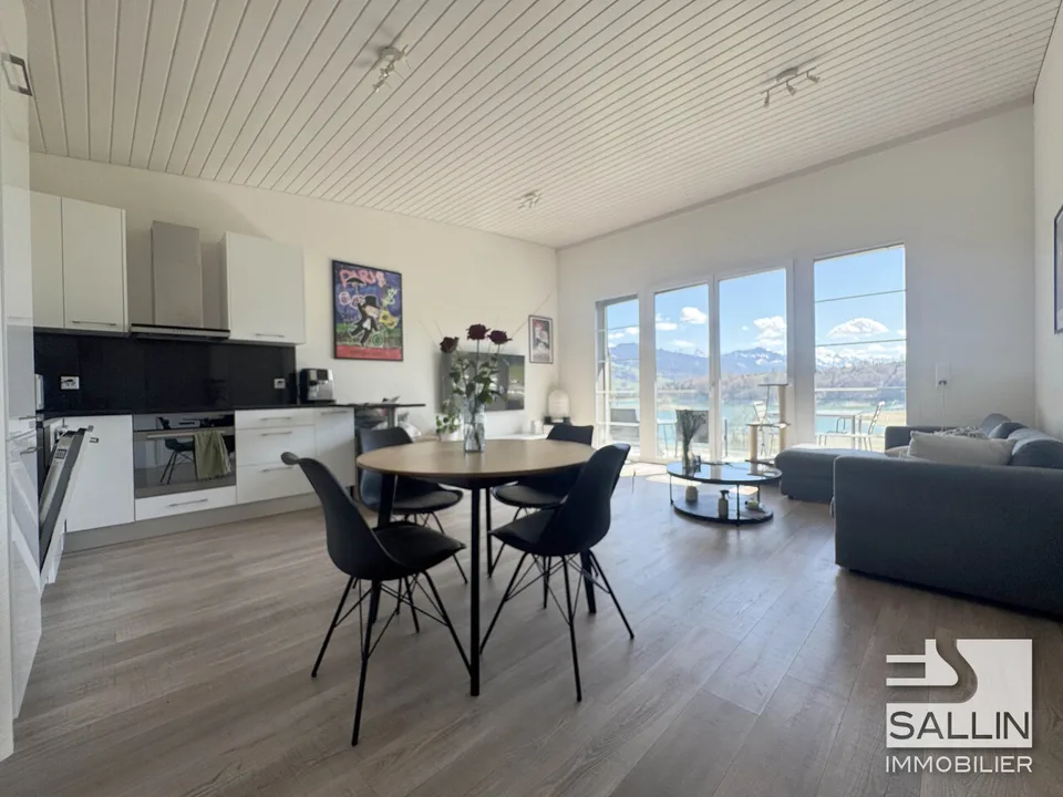 Schönes 3½-Zimmer-Apartment mit atemberaubendem Blick auf den Gruyère-See