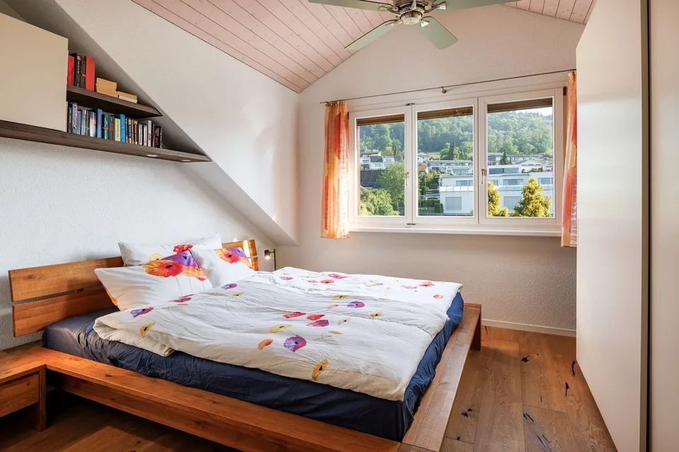 Grosszügige 6.5 Zimmer-Dachwohnung an bester Lage