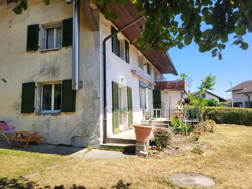 Grande casa a 2 famiglie con officina meccanica