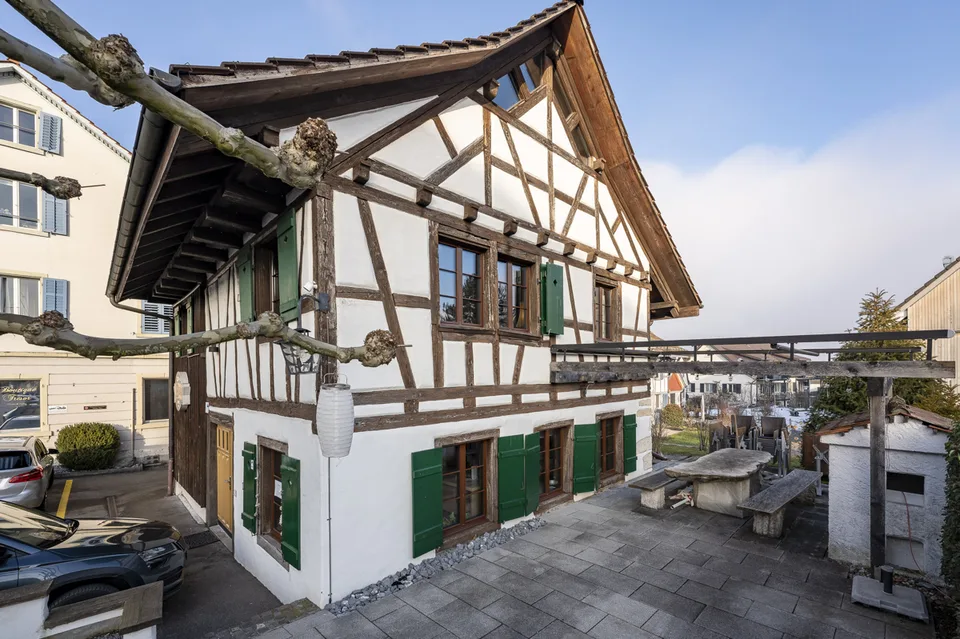 Wohn- und Geschäftshaus mit Ladenlokal und Wiihüsli