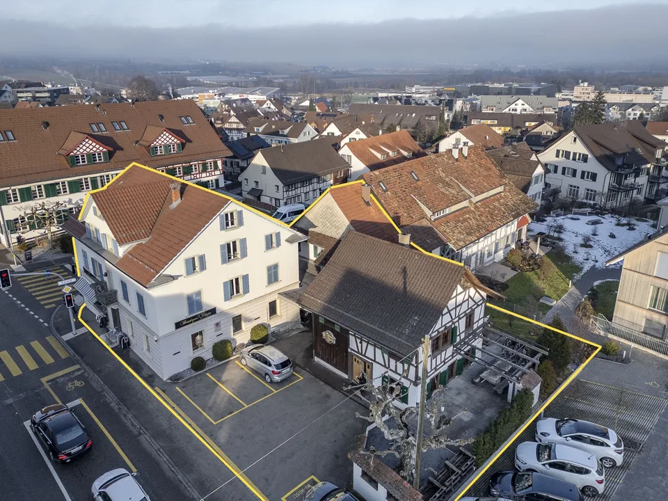 Wohn- und Geschäftshaus mit Ladenlokal und Wiihüsli