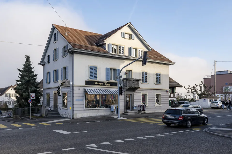 Wohn- und Geschäftshaus mit Ladenlokal und Wiihüsli