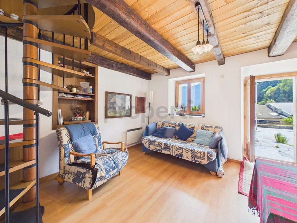 Elegantes 2.5-Zimmer-Reihenhaus mit Balkon, Blenio